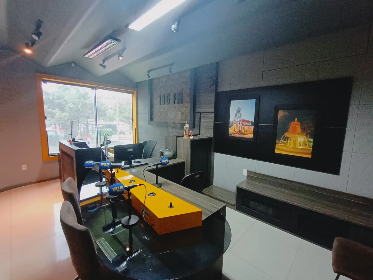 Foto 2 de Fundação Rádio Luz e Vida 106.3 FM
