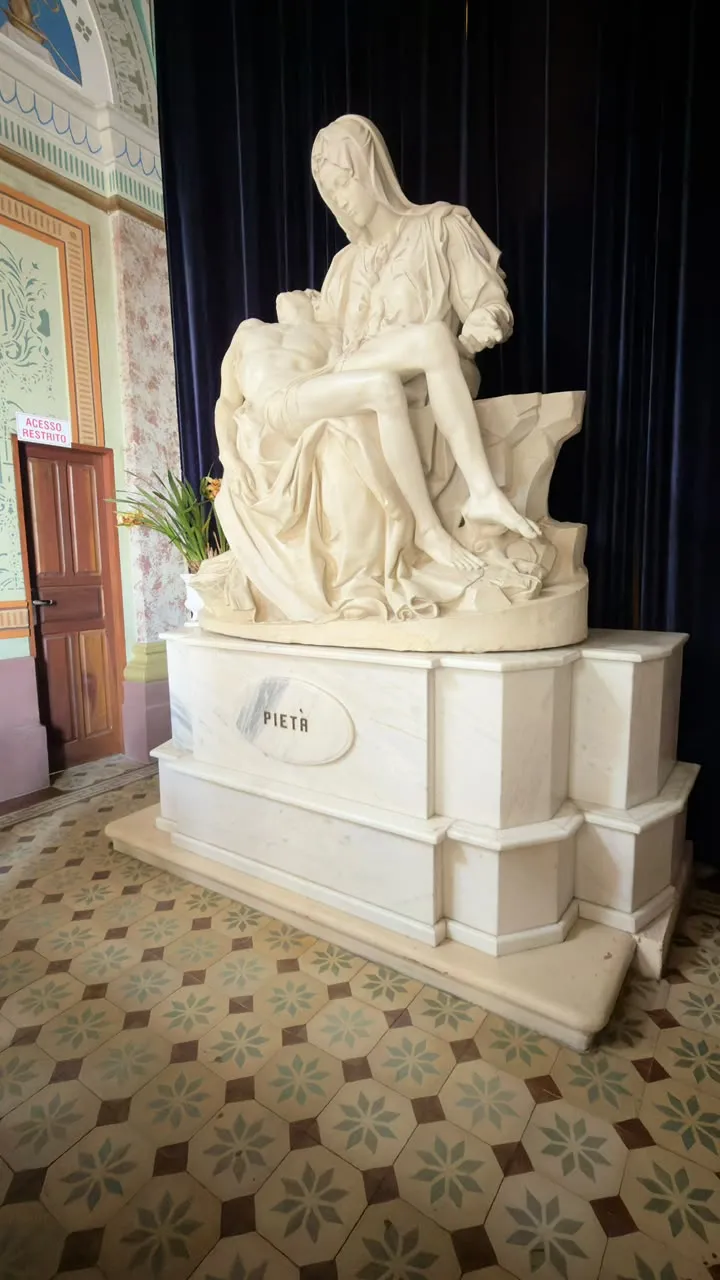 Réplica da La Pietá na igreja matriz